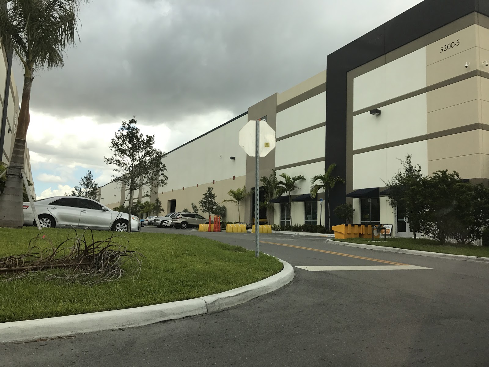 Amazon Warehouse Storage in Doral FL