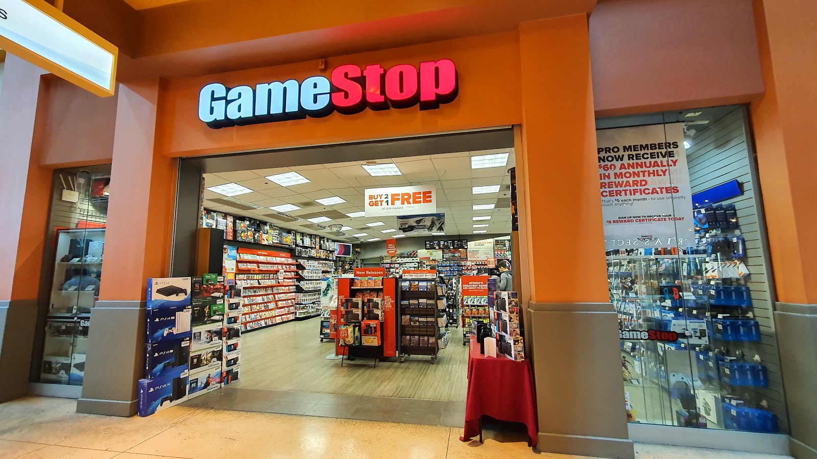 Dolphin Mall - GameStop, Store in MIAMI, FL