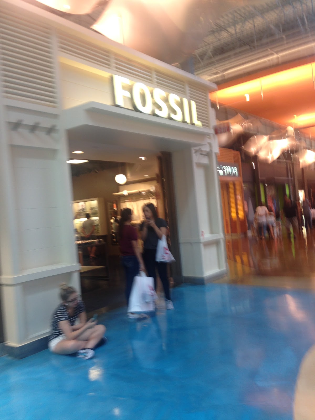 Fossil Dolphin Mall  Watches, Jewelry & Handbags Store in Miami, FL