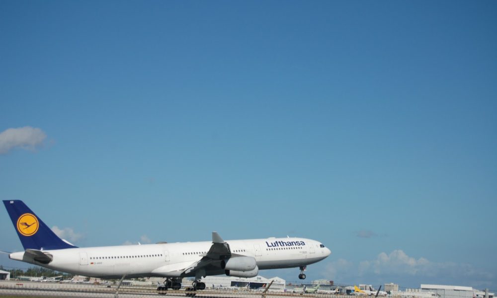 Miami International Airport Observation Area/Photo Holes