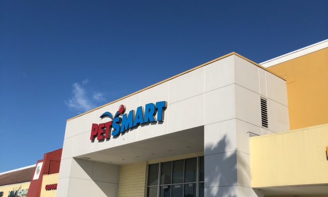 PetSmart – Free Curbside Pickup Available