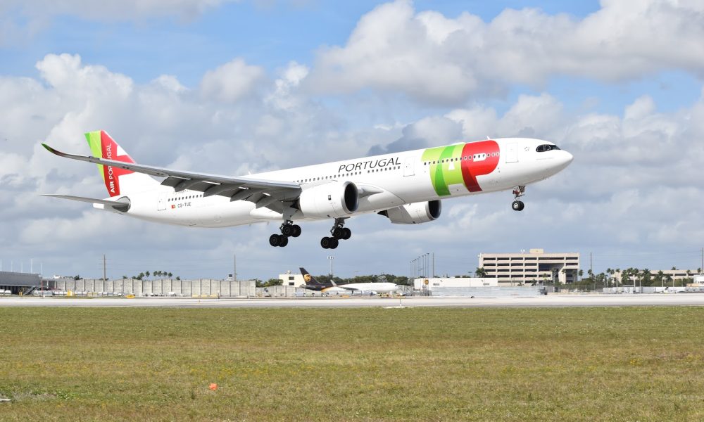 Miami International Airport Observation Area/Photo Holes