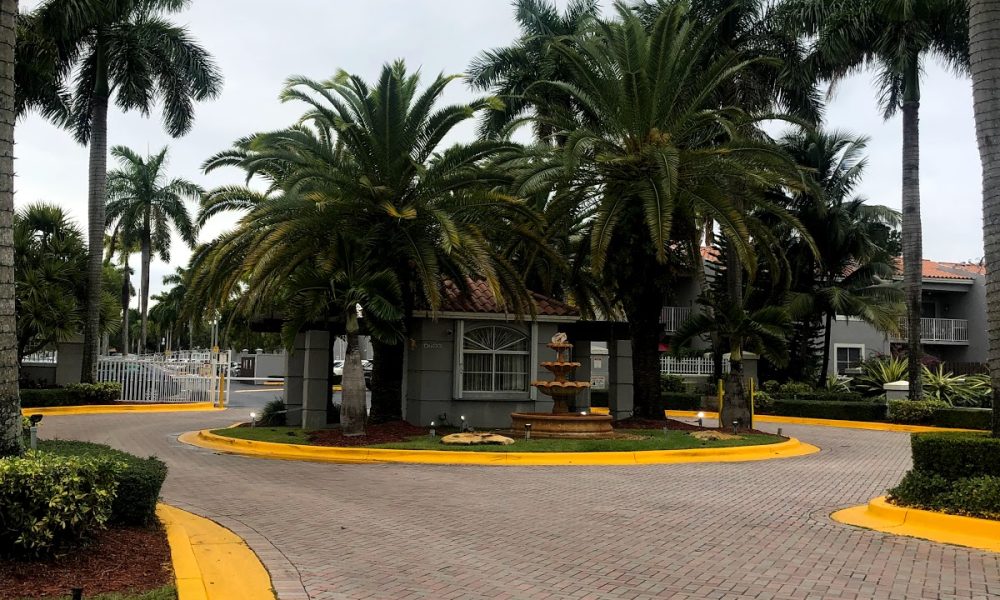 Villa Doral Apartments