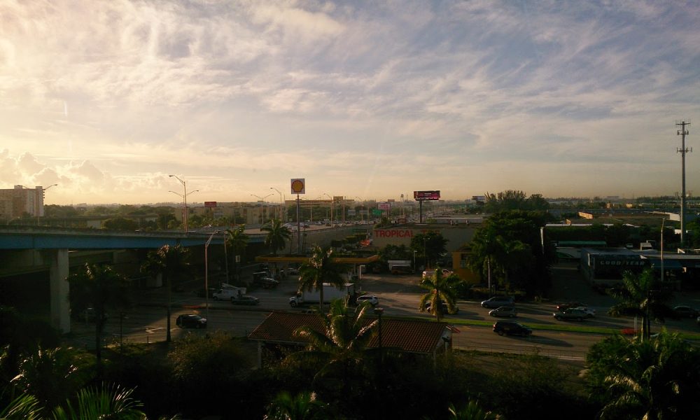 Howard Johnson Plaza Hotel - Miami Airport