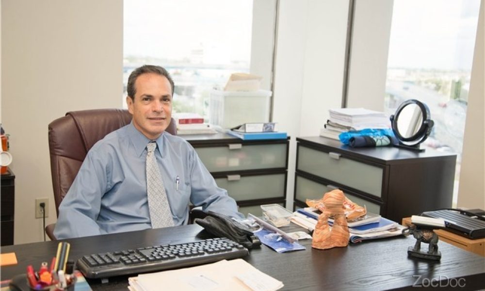 Advanced Eye Center: Dr. Rodrigo Belalcazar