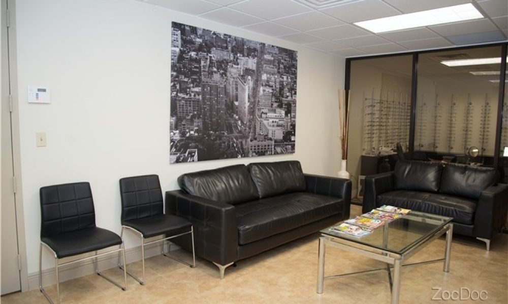 Advanced Eye Center: Dr. Rodrigo Belalcazar