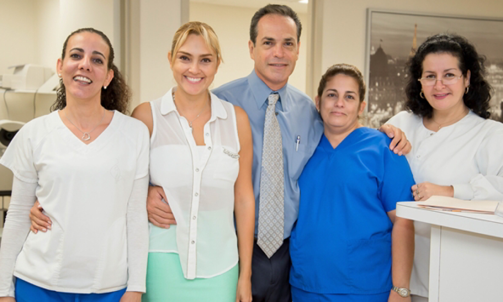 Advanced Eye Center: Dr. Rodrigo Belalcazar