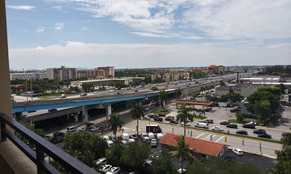 Howard Johnson Plaza Hotel - Miami Airport