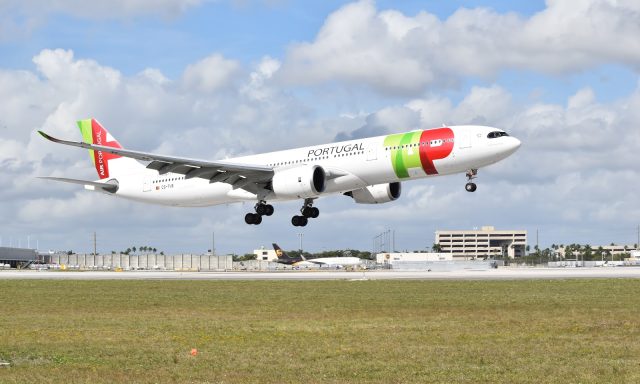 Miami International Airport Observation Area/Photo Holes