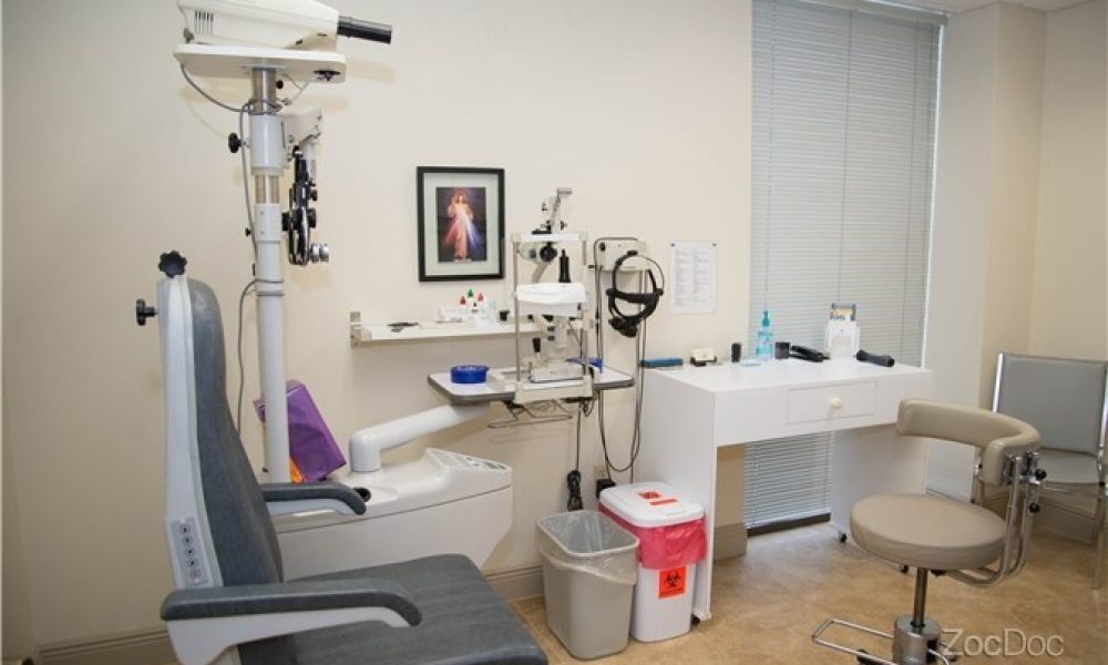 Advanced Eye Center: Dr. Rodrigo Belalcazar