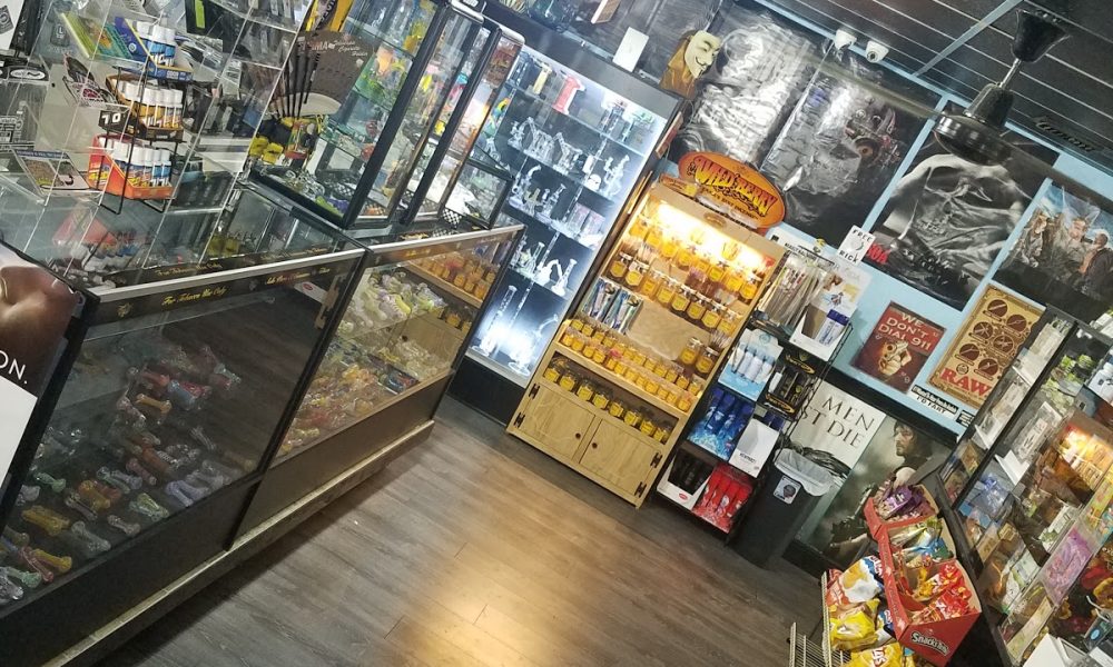 Smoke Shop and Vape Shop - SMOKIN SPADES